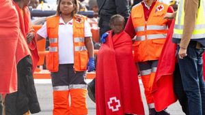 El Govern iniciarà dilluns el trasllat des de les Canàries de menors migrants