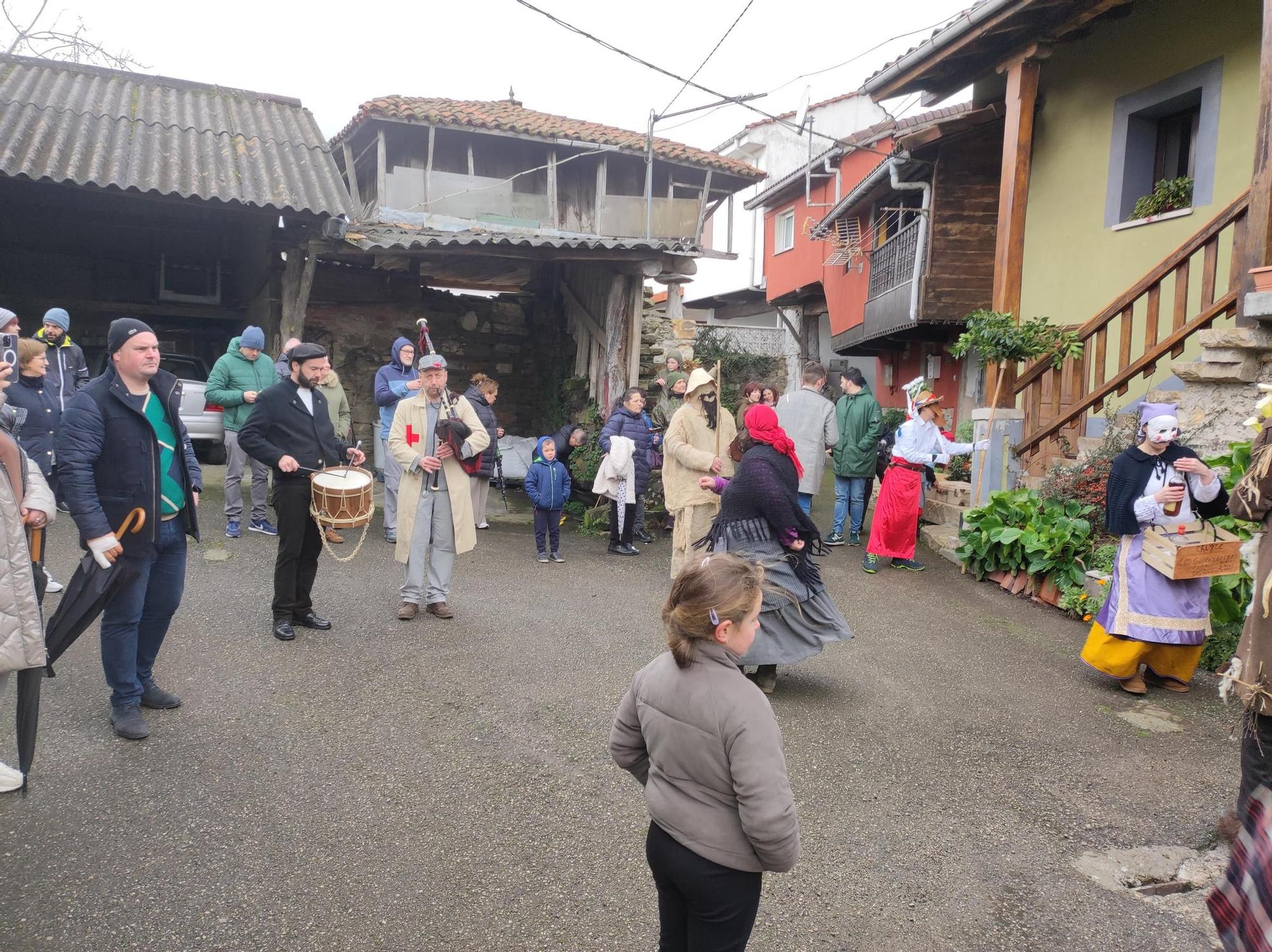 En imágenes: Así fue el paso de los guilandeiros de Tineo por El Pedregal