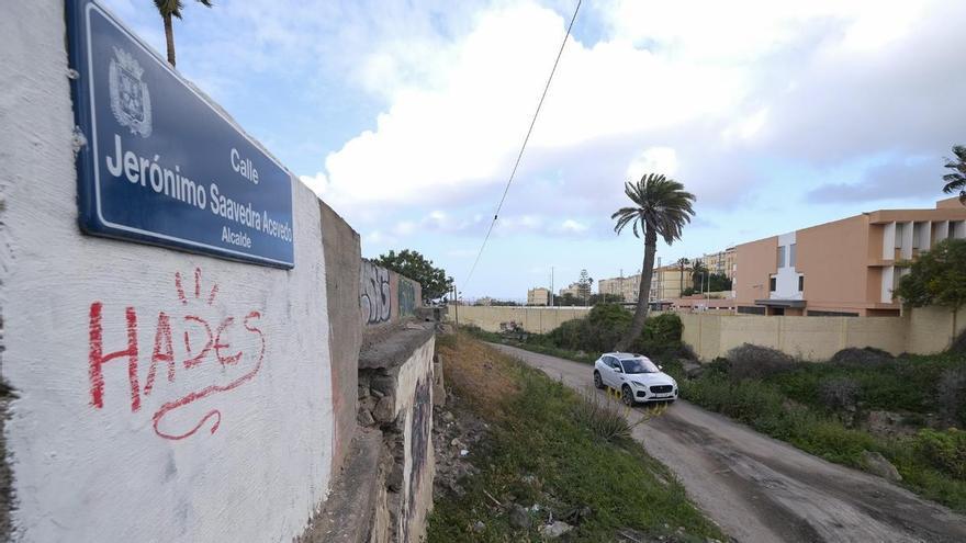 El lamentable estado de la calle Jerónimo Saavedra: los vecinos de Lomo Blanco exigen el asfaltado de la vía