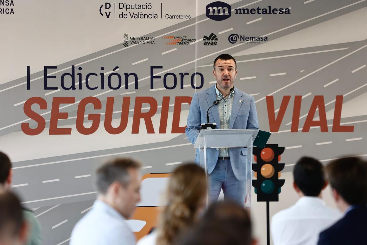 El presidente de la Diputació de València, Vicent Mompó, durante su intervención.