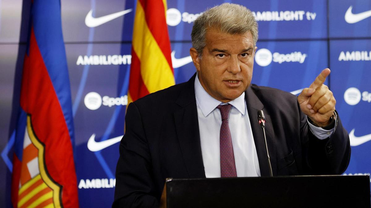 Laporta, en la presentación de Deco como nuevo director de fútbol del Barça.