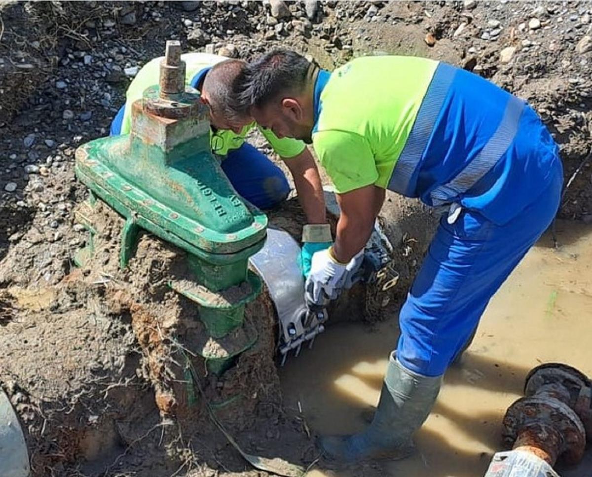 Aqualia ha restablecido el suministro en Cártama tras reparar la avería en la tubería de los sondeos.