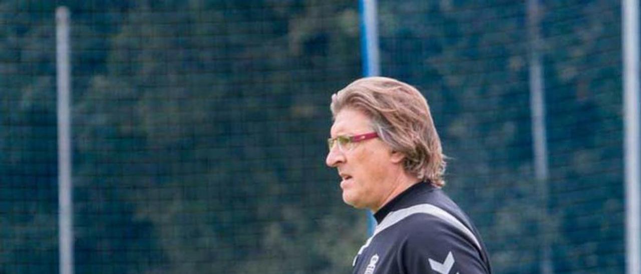 Sergio Egea durante un entrenamiento del Oviedo, en El Requexón.