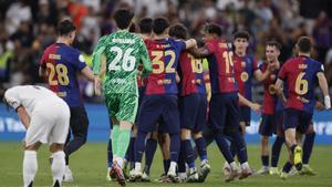 El Barça golea al Real Madrid en la final de la Supercopa de España