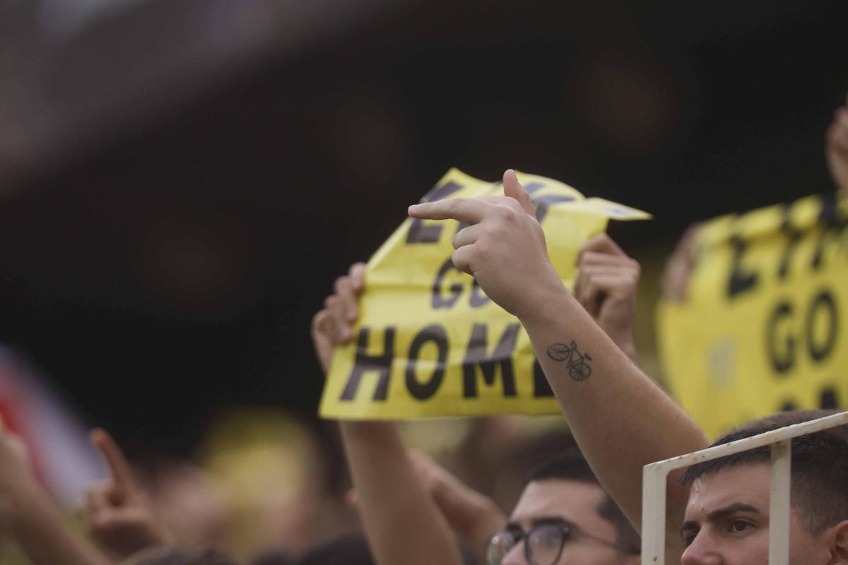 La emoción de Mestalla durante el derbi con el Villarreal