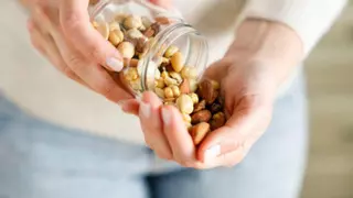 El fruto seco con más calcio que el yogur y más hierro que las lentejas que te ayudará a cuidar la línea y adelgazar