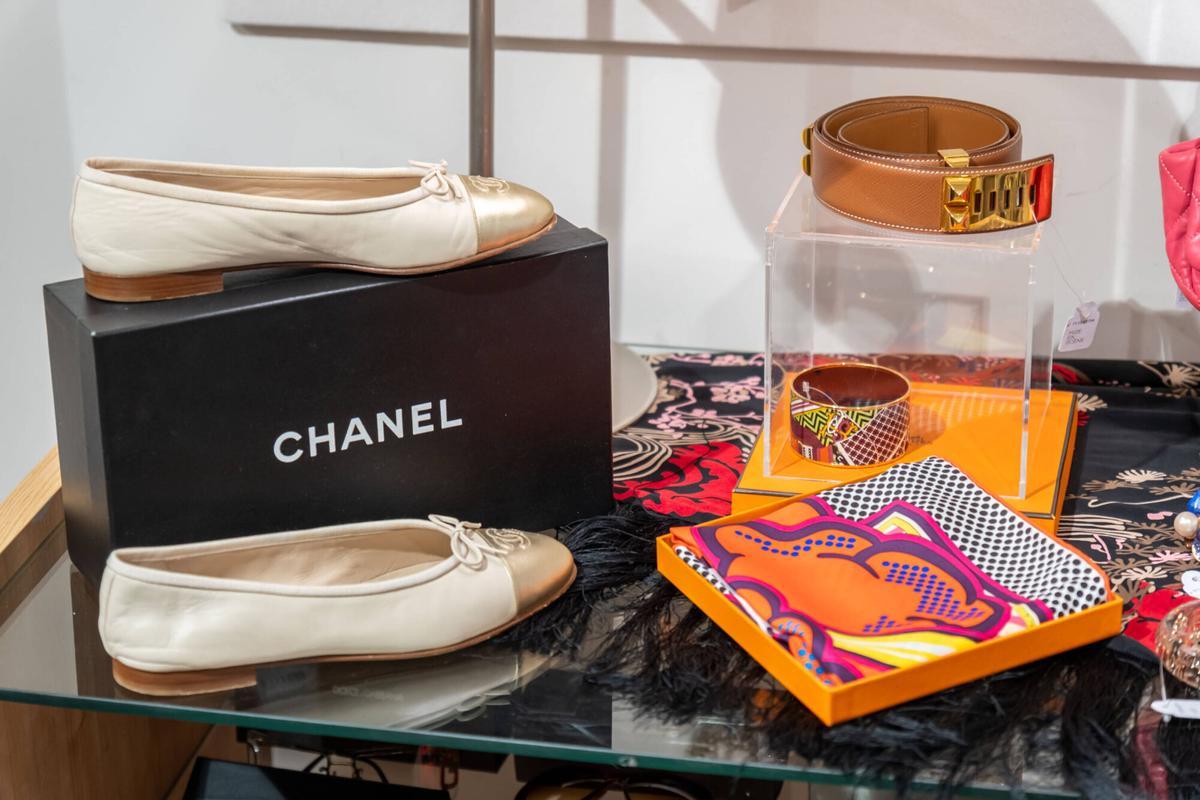 La tienda secreta de las ‘influencers’. De aquí han salido ‘outfits’ para películas, alfombras rojas, hasta para los Oscar. Mise En Scène vende marcas de lujo de segunda mano a mitad de precio.