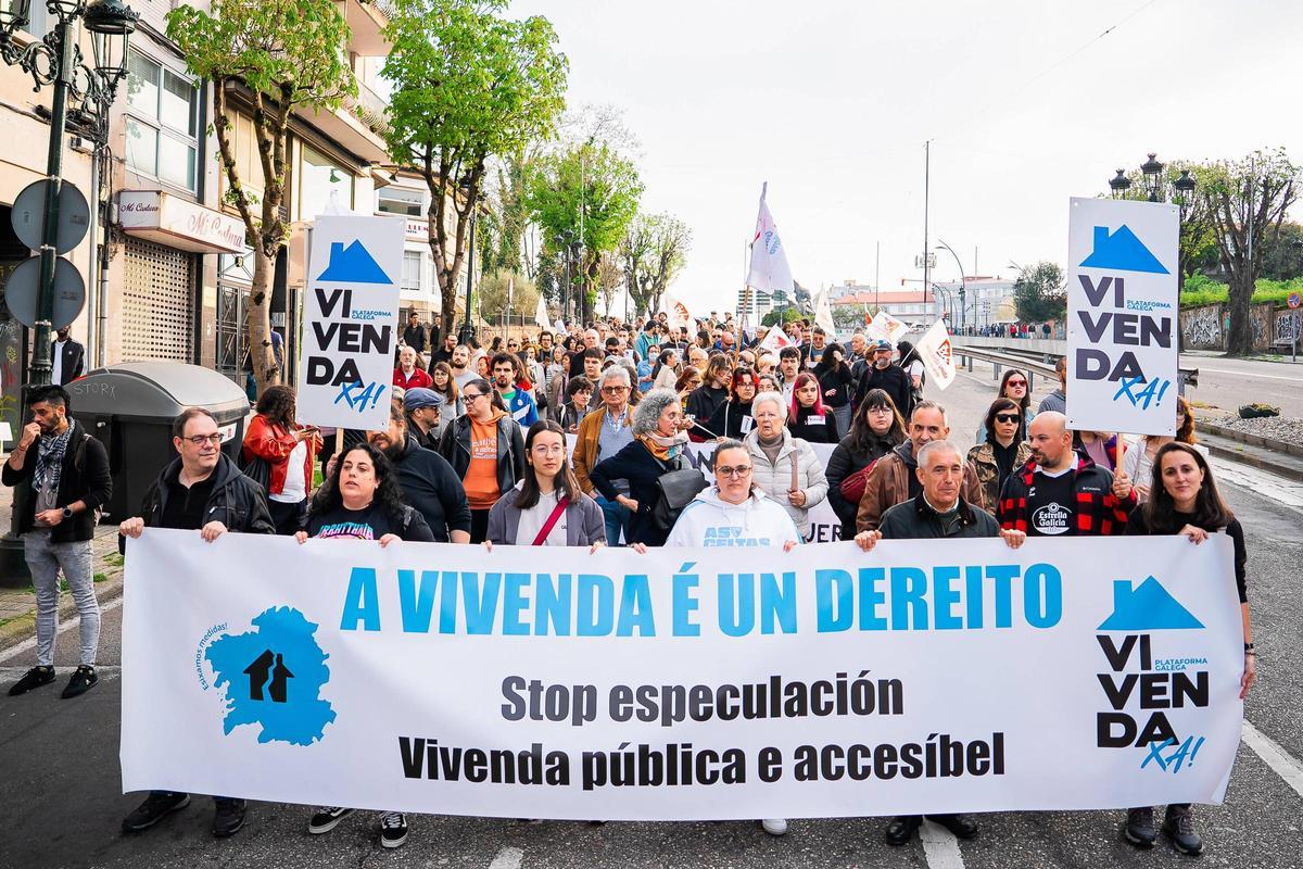 Una multitud clama por el derecho a la vivienda en las calles de Vigo Una multitud clama por el derecho a la vivienda en las calles de Vigo
