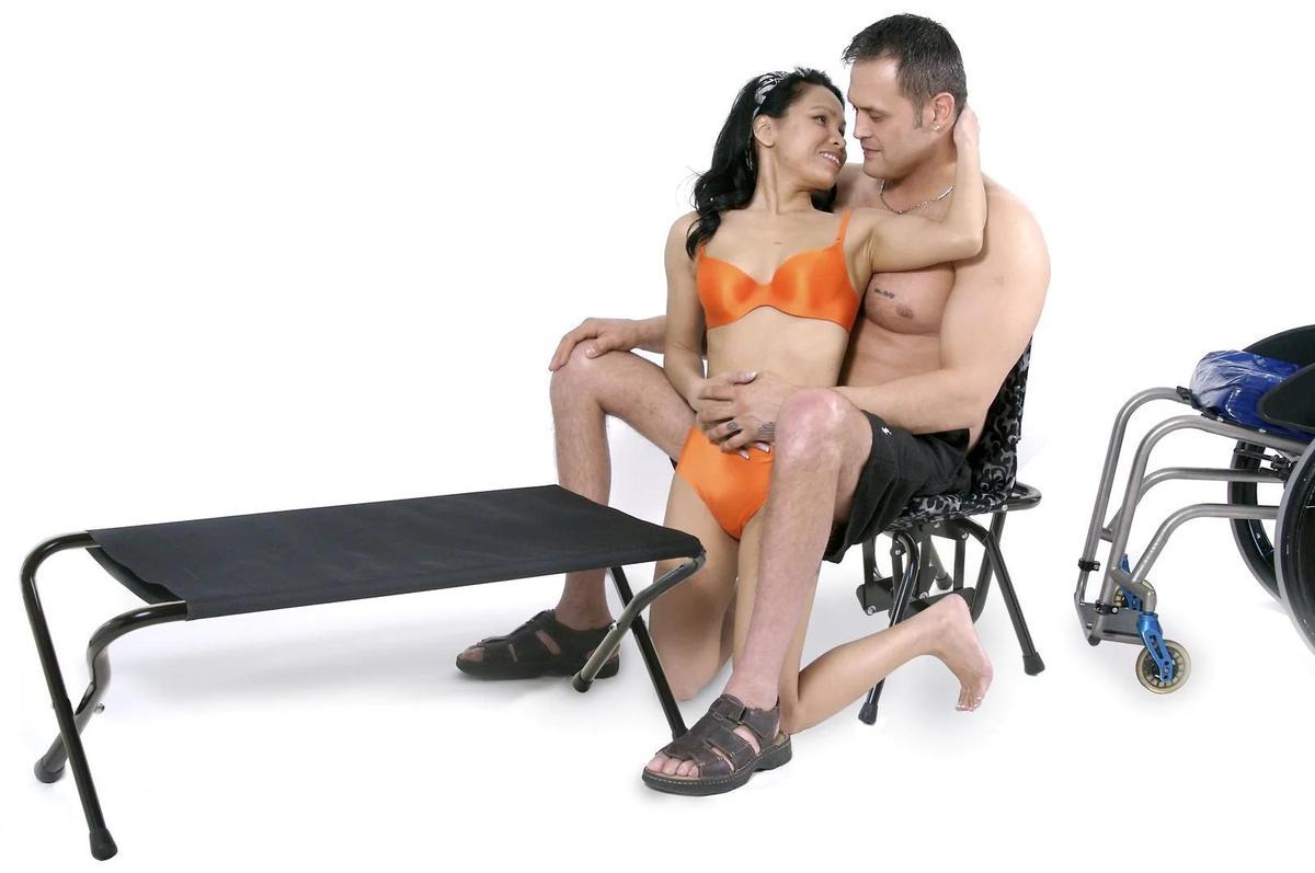 Imagen promocional de la silla para mantener relaciones sexuales IntimateRider.