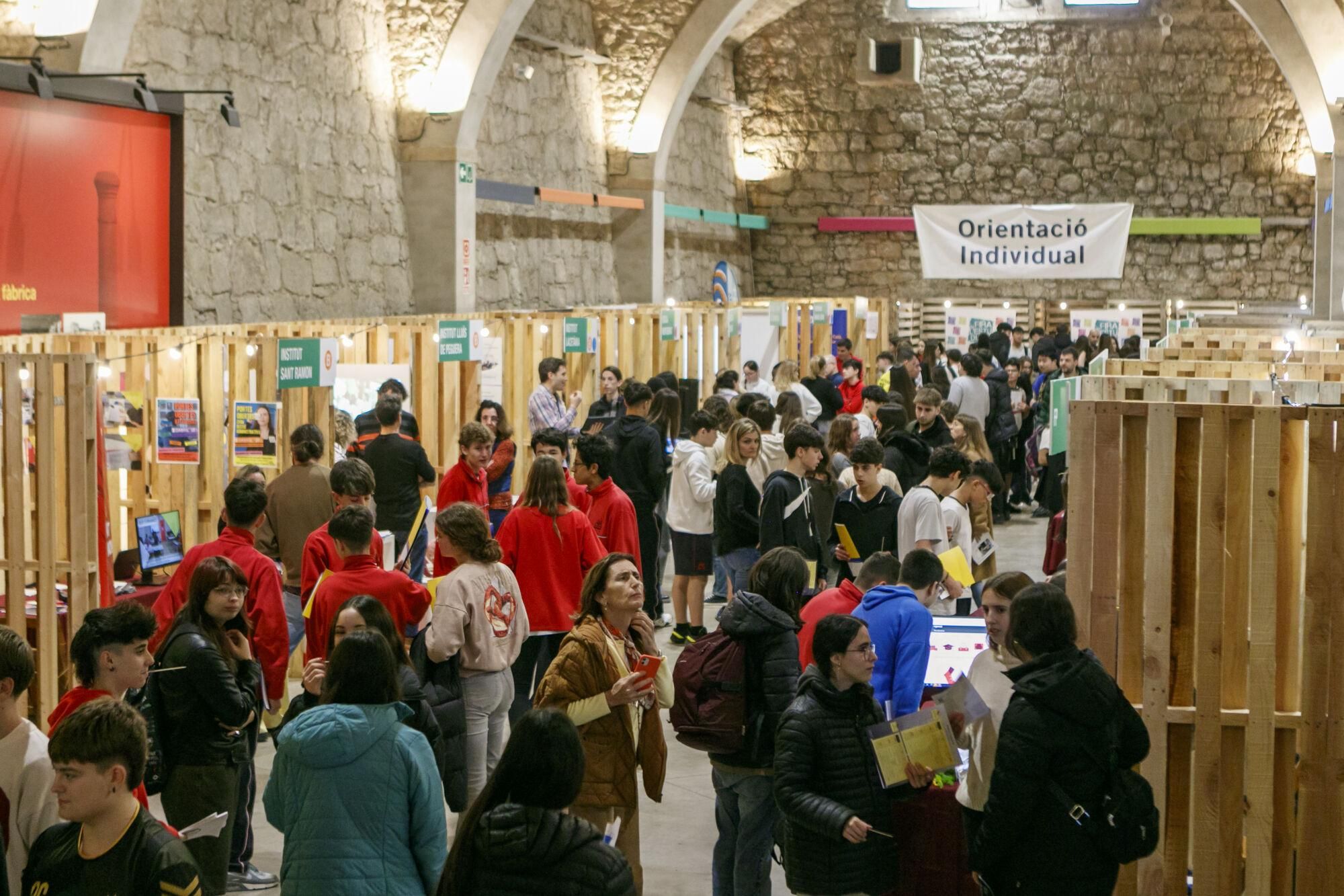 Arrenca la Fira de l'Estudiant de Manresa 