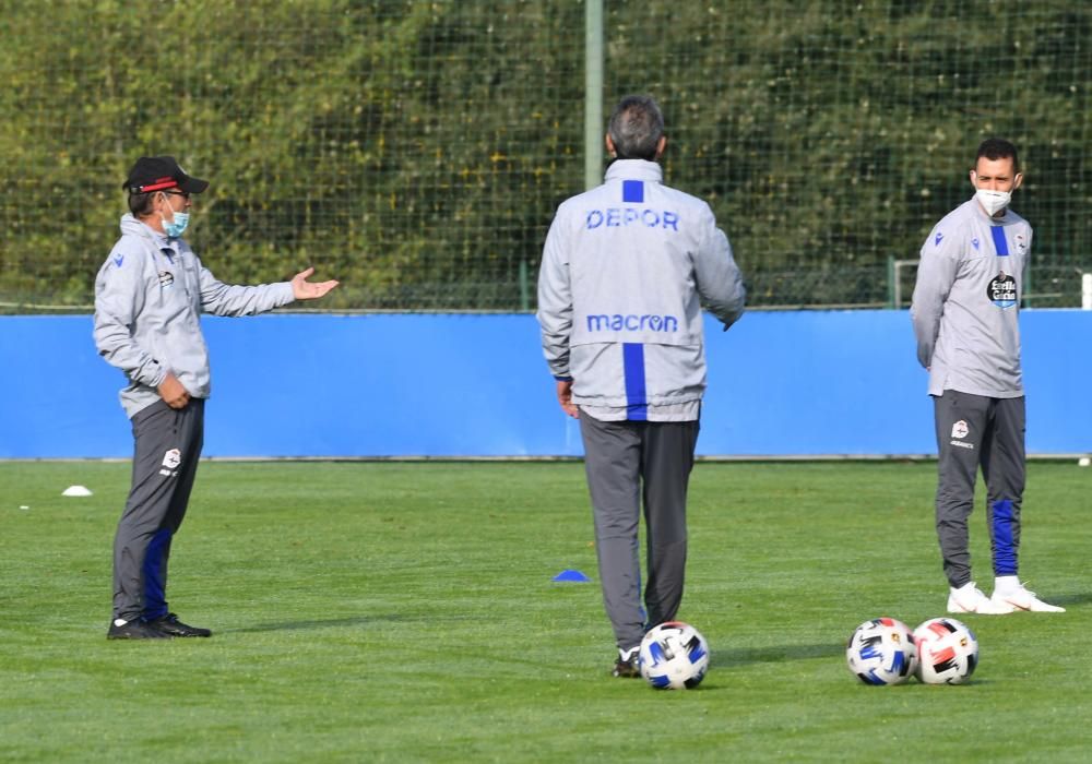 Fernando Vázquez pudo contar con toda su plantilla excepto Rui Costa y el fabrilista Sanmartín. Ambos se entrenaron con el readaptador, Fran Molano, entre el gimnasio y el césped.