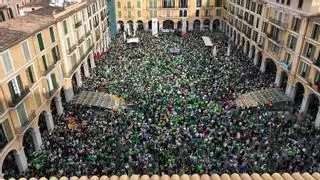 Masivo clamor por el catalán en una plaza Major desbordada de gente