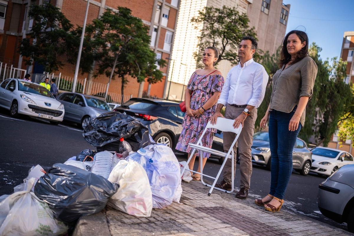 Carlos Tarife supervisa uno de los 'puntos negros' de vertidos de Santa Cruz