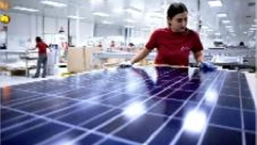 La competencia china da  la puntilla a la empresa  de placas solares Siliken