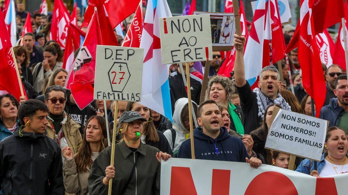 Un momento de la manifestación histórica de Pontecesures en defensa del empleo.