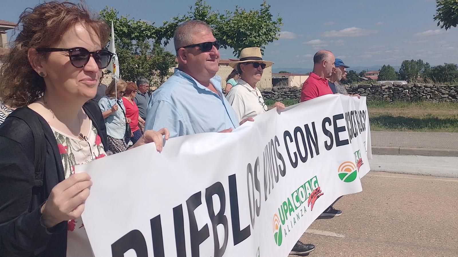 GALERÍA | Protesta en Villardeciervos para reclamar un plan especial para la Sierra de la Culebra