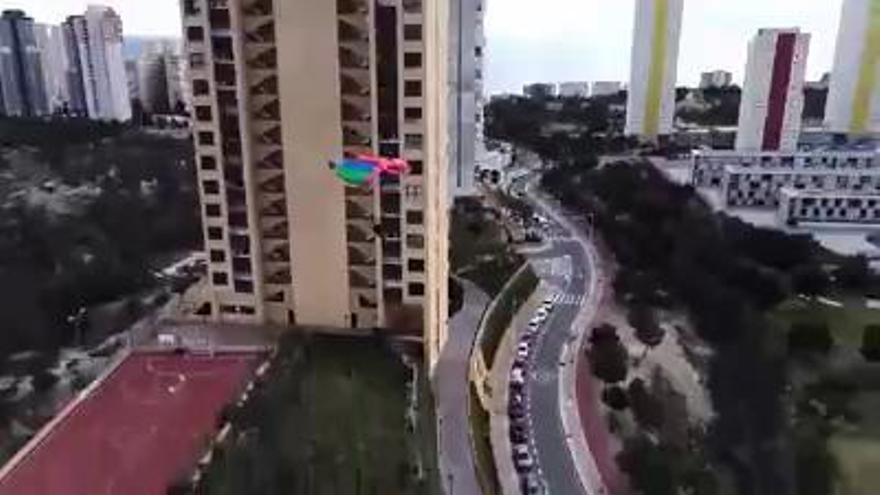 Parapente desde los rascacielos de Benidorm