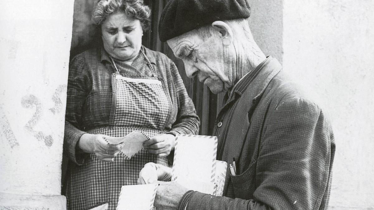 Portera y cartero, 1961.