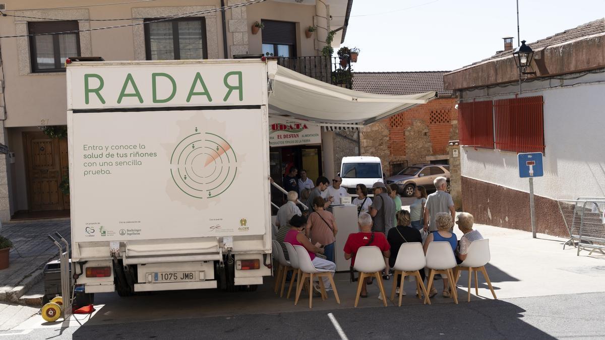 Un autobús acerca la detección precoz de la enfermedad renal crónica a la Extremadura rural