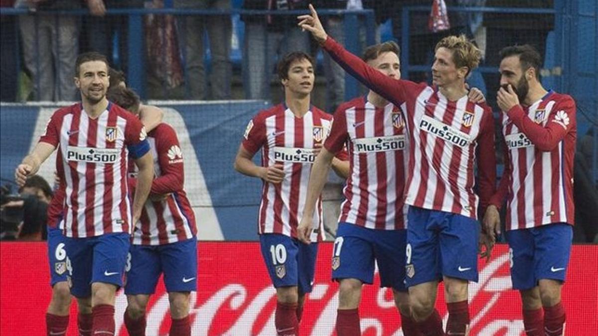 Torres, felicitado por su histórico gol