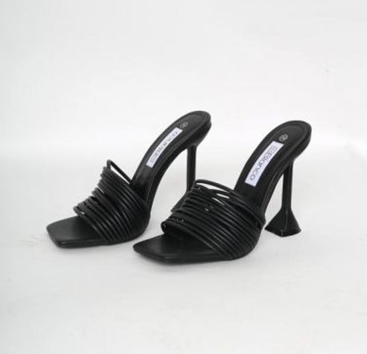 Sandalias de tiras y tacón con forma