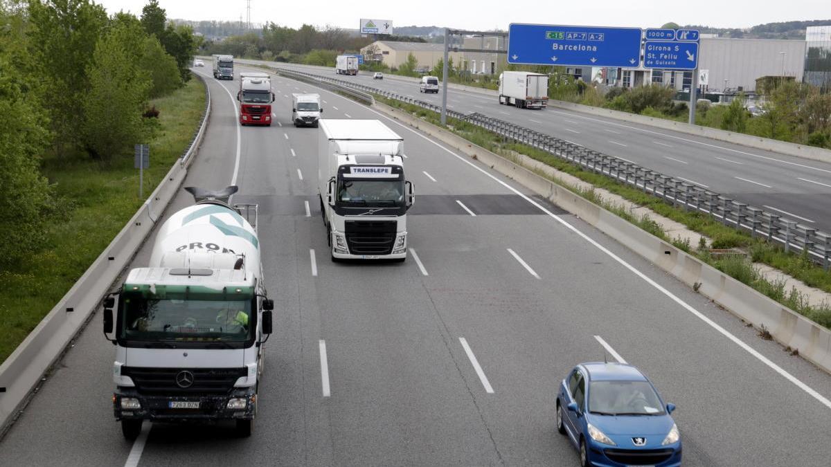 Camions passant per l&#039;autopista