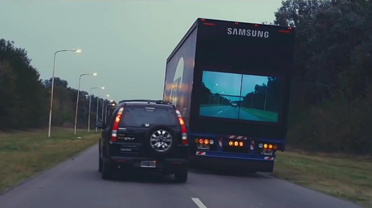 Así funciona el sistema de pantallas en los camiones para facilitar los adelantamientos.