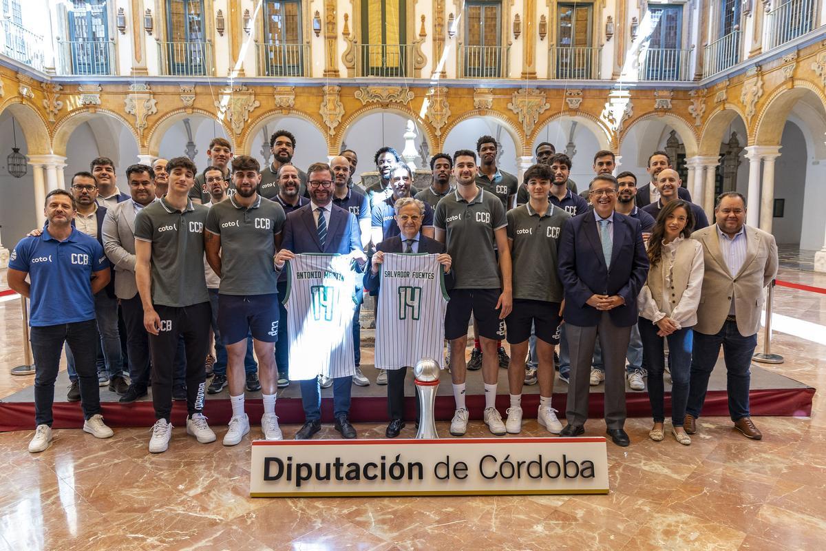 La primera jornada de las visitas institucionales del Coto Córdoba tras el ascenso, en imágenes