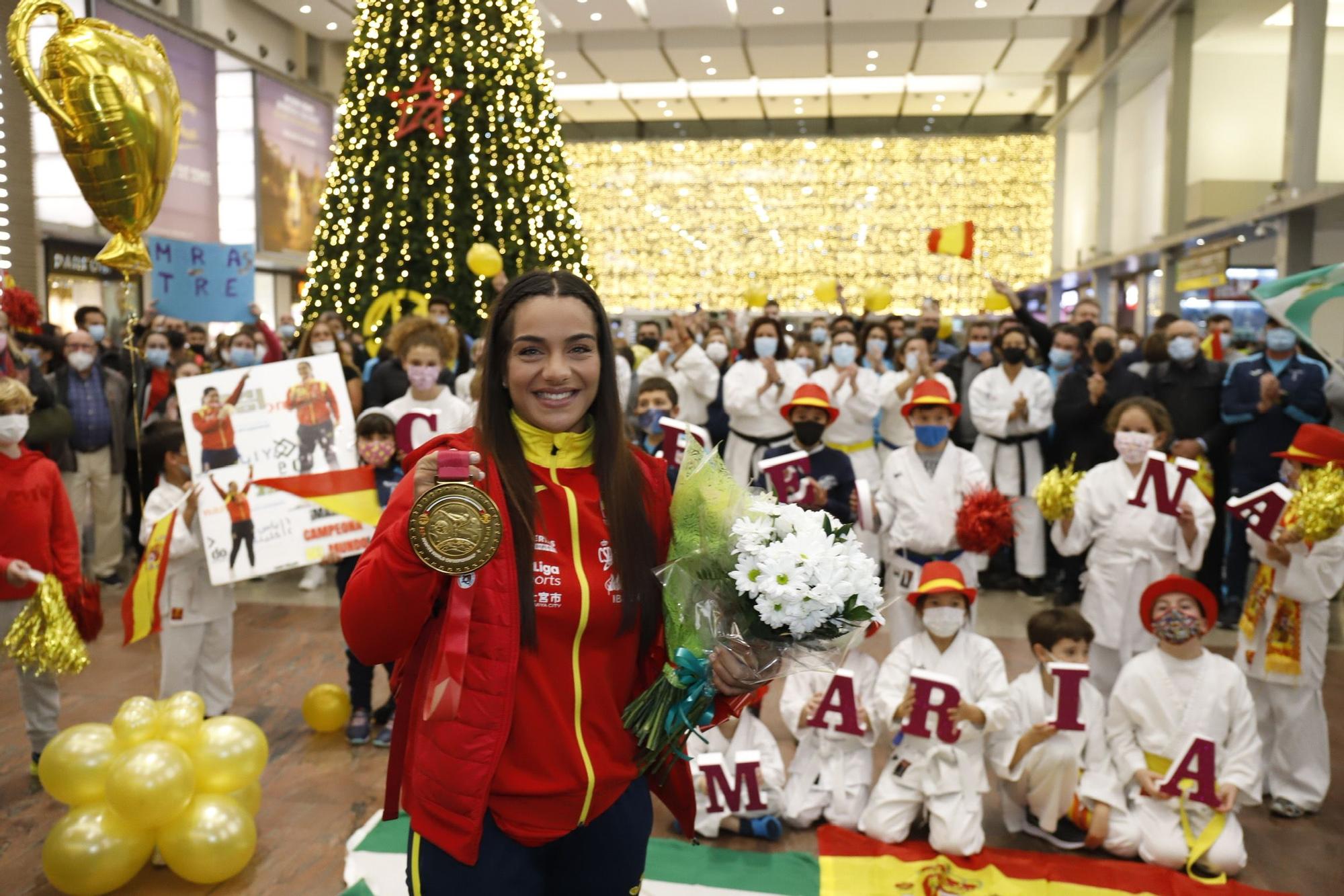 María Torres ya está en Málaga con su oro mundial en kárate