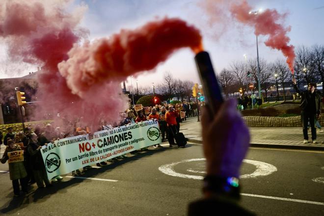 La movilización vecinal por los camiones en Gijón, en imágenes