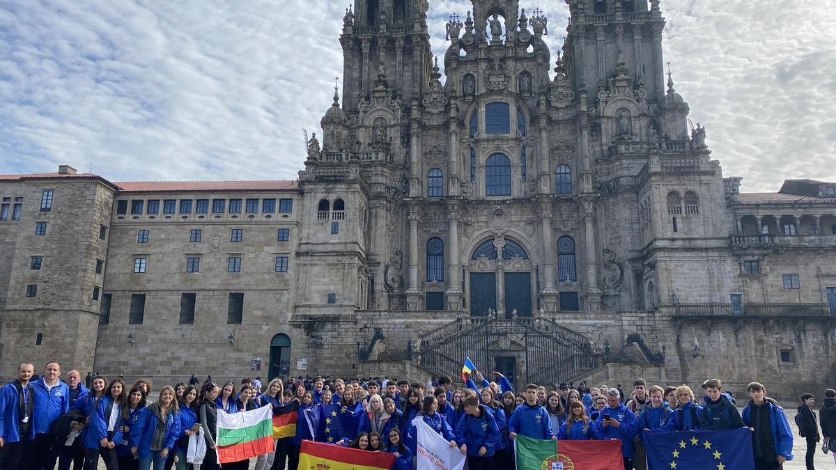 Alumnos participantes en el Camino de Santiago internacional organizado por el IES Andrés de Valdelvira, en Albacete.