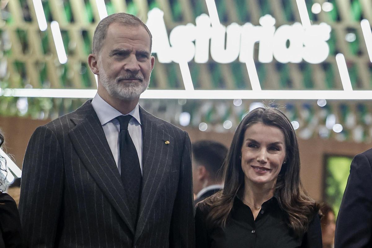 Los Reyes, ante el expositor de Asturias en la esta última edición de Fitur