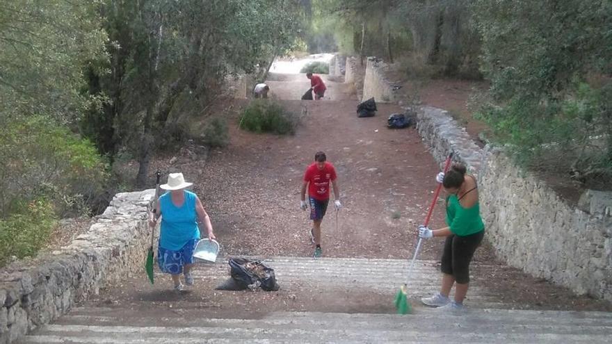 La &#039;Diada de neteja a s&#039;Ermita&#039; recoge una considerable cantidad de residuos