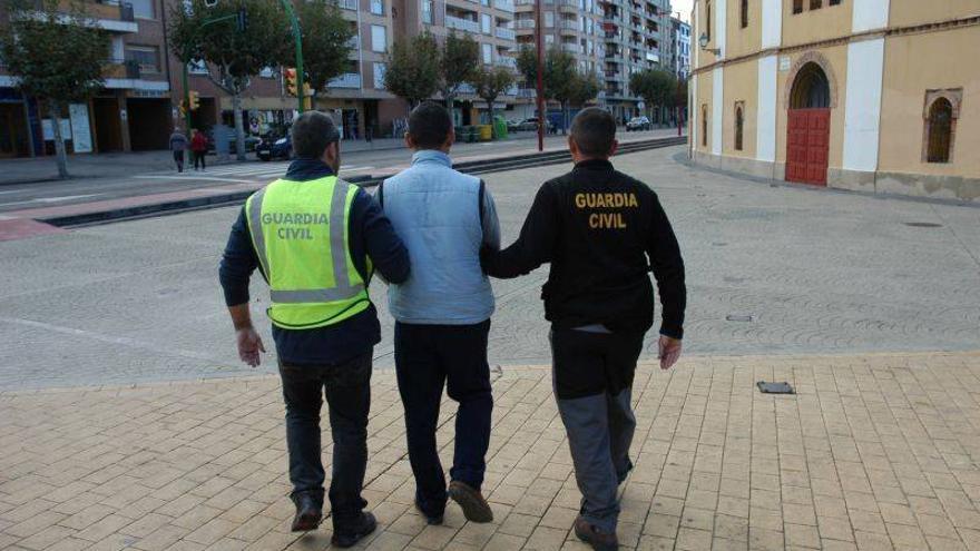 Arresto de 4 rumanos por robar y a agredir a unas ancianas en su casa