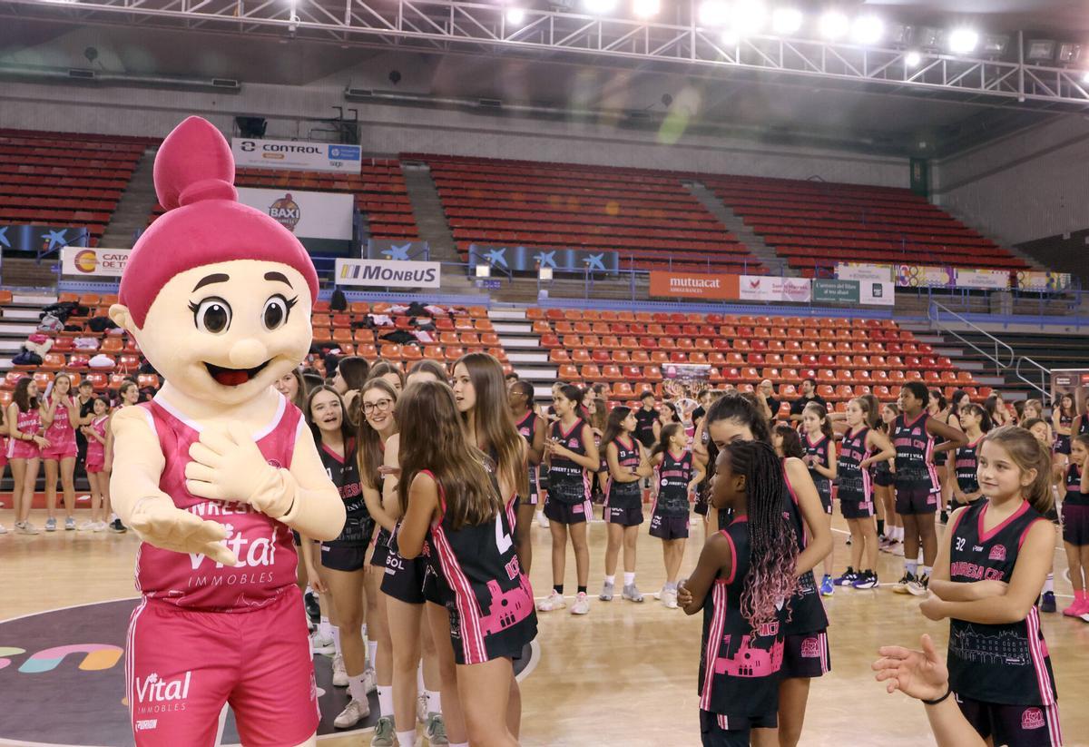 Imatges de la presentació del Manresa Club Bàsquet Femení Imatges de la presentació del Manresa Club Bàsquet Femení