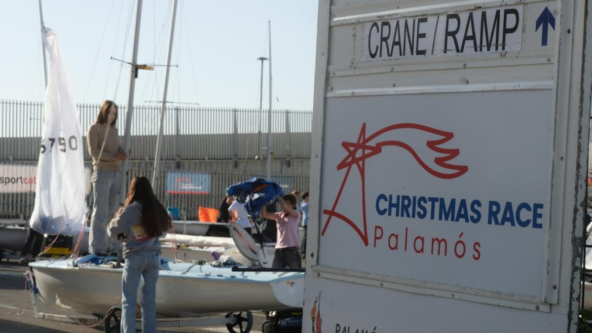 Les tripulacions posant a punt les seves embarcacions.