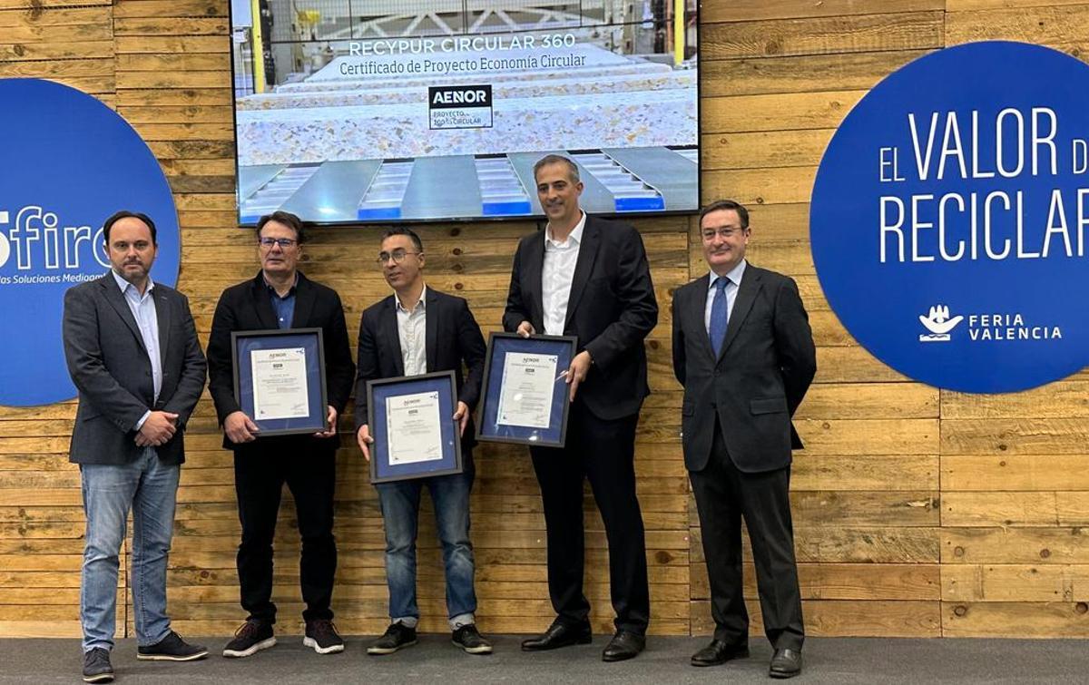 Los responsables del proyecto «Recypur Circular 360» que ha recibido el certificado de Aenor.