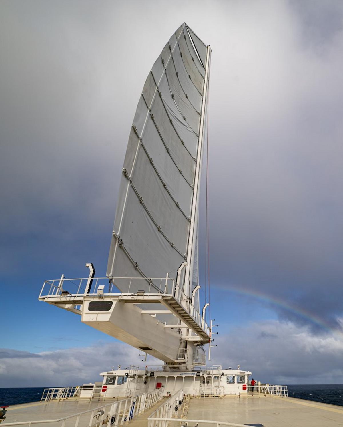 Imagen de una de las velas semirrígidas