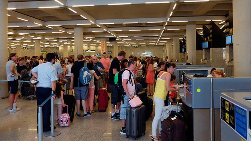 Los aeropuertos de Baleares esperan unos 941.000 pasajeros en el puente de agosto