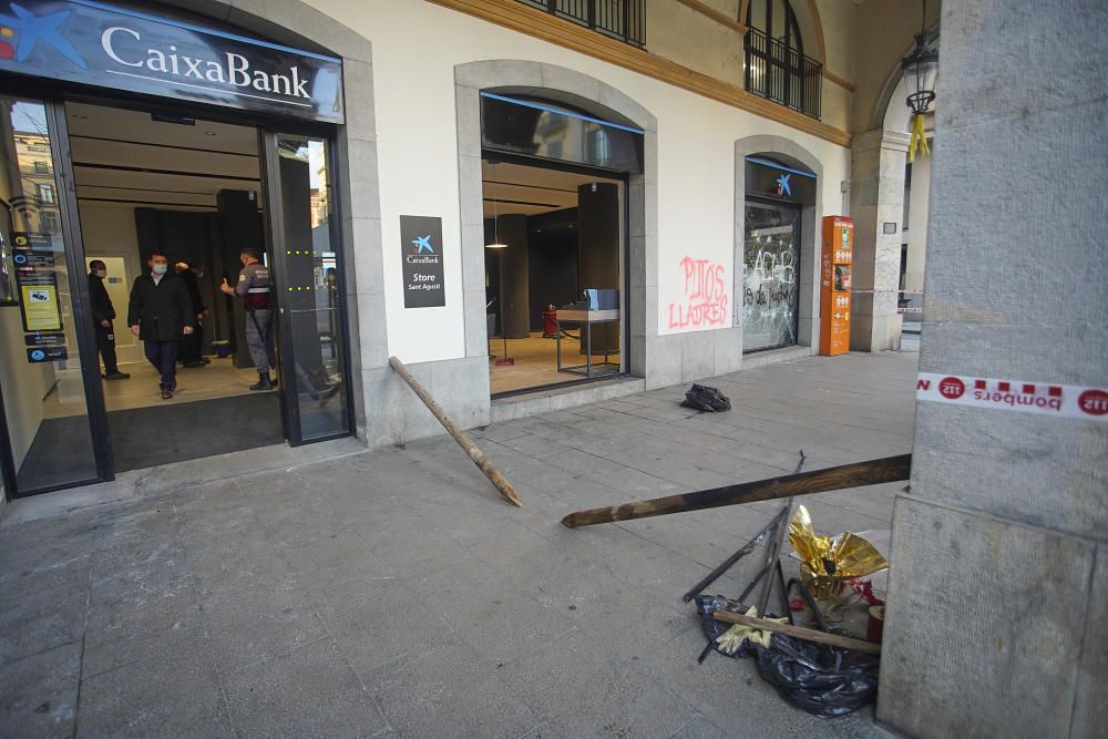 Les entitats bancàries assaltades a Girona intenten tornar a la normalitat