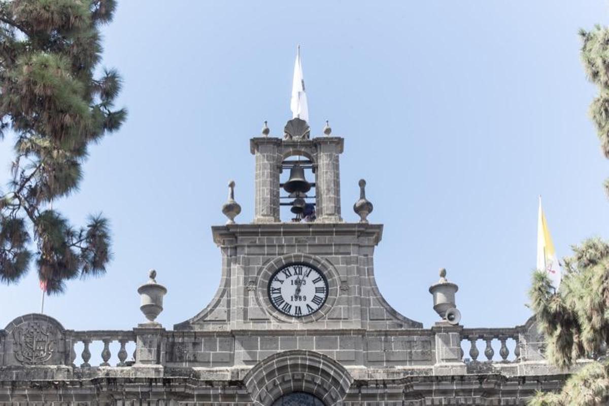 Fiestas del Pino en Teror: Subida de la Bandera en la Basílica