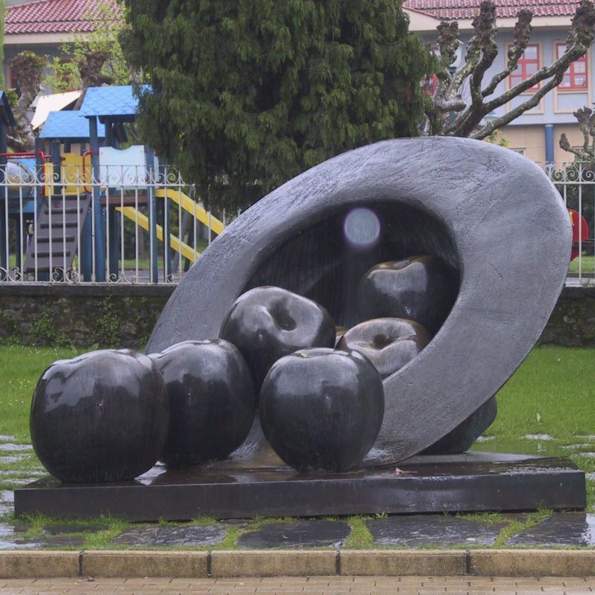 Escultura de Úrculo en la Villa. | LNE