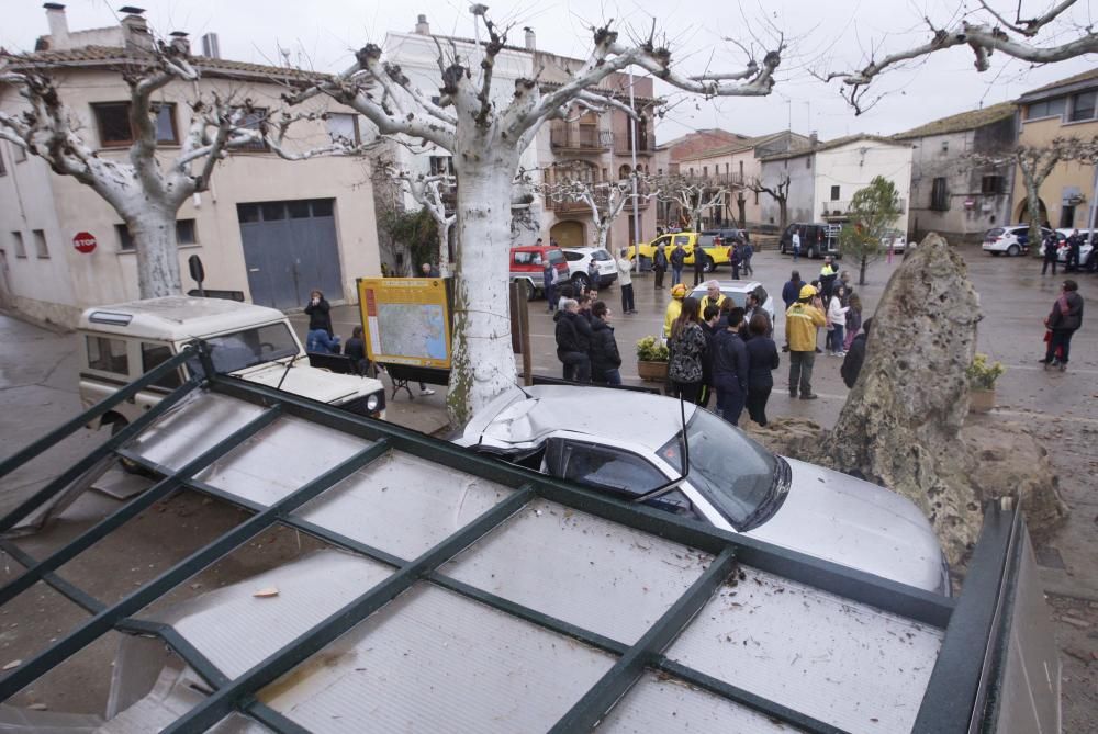 Un tornado deixa danys en cases, naus i vehicles a Cistella