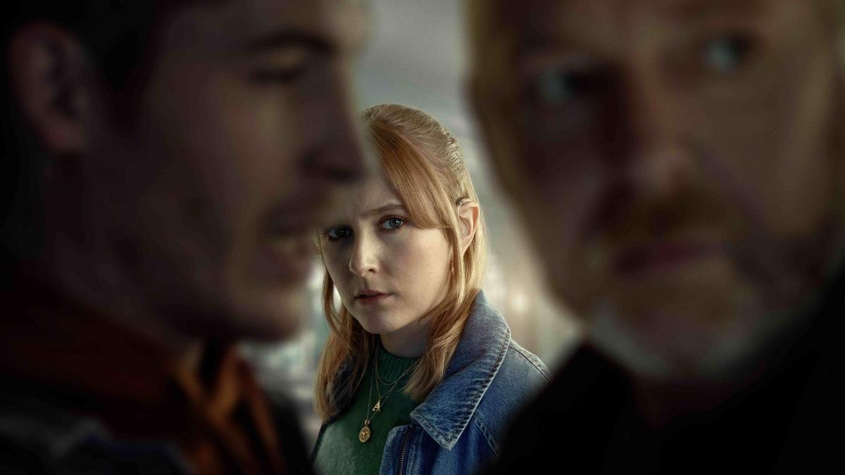 Rose Ayling-Ellis (Alison) en una imagen promocional de 'Código de silencio'