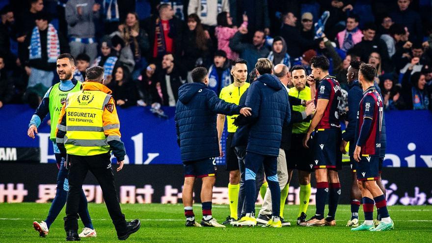 La indignación sigue presente en el levantinismo. | LEVANTE UD