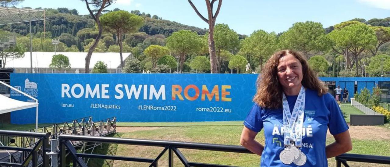 Montse Gomariz, amb les tres medalles de plata guanyades a Roma | ARXIU PARTICULAR
