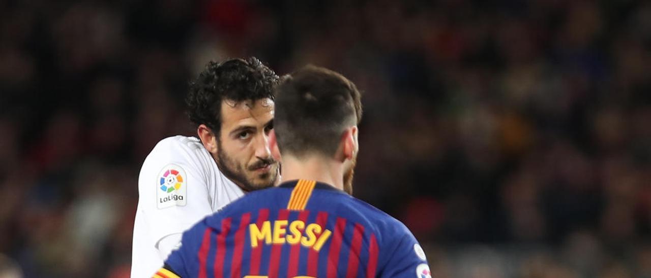 Parejo y Messi, los referentes de ambos conjuntos.