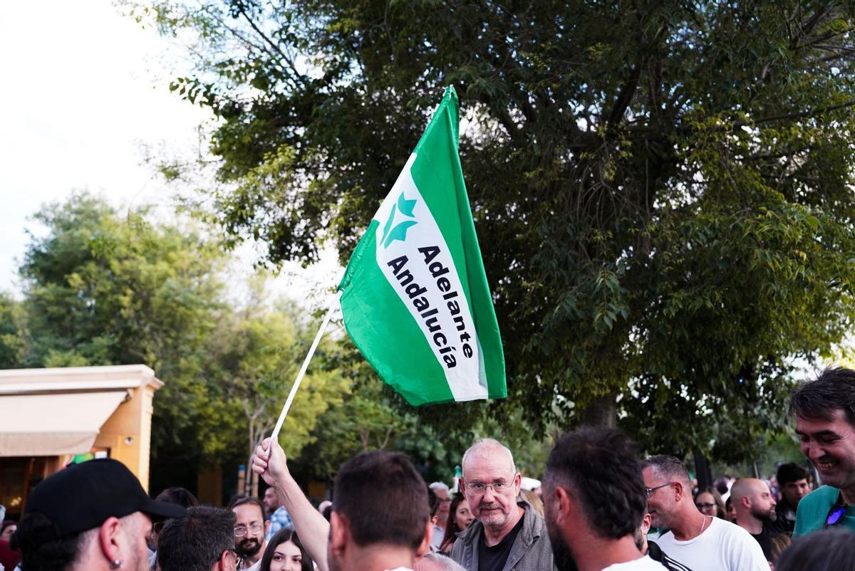 Bandera de Adelante Andalucía durante su mitin de fin de campaña.
