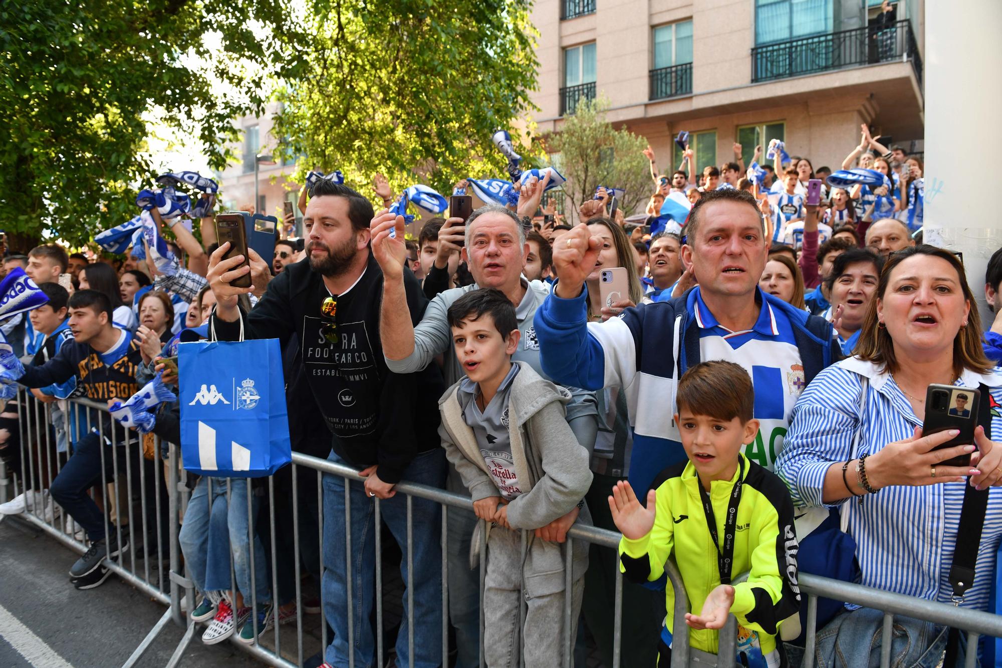 Recibimiento al Deportivo antes del partido frente al Linares