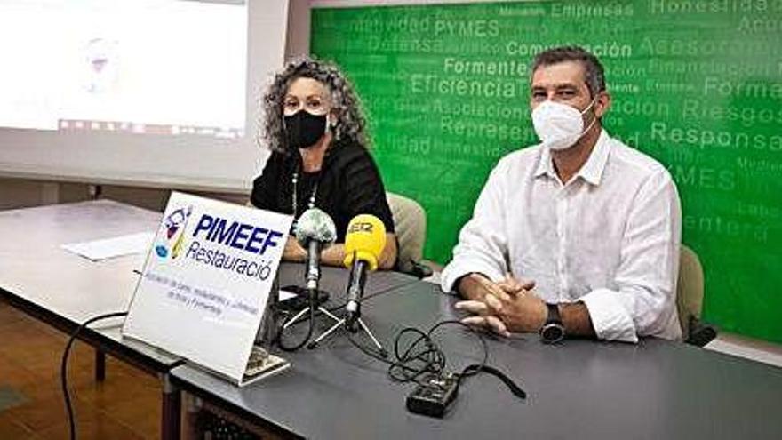 Verónica Juan y Juan Miguel Costa, durante la presentación de la encuesta de la Pimeef.